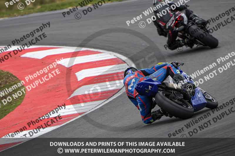 cadwell no limits trackday;cadwell park;cadwell park photographs;cadwell trackday photographs;enduro digital images;event digital images;eventdigitalimages;navarra;no limits trackdays;peter wileman photography;racing digital images;trackday digital images;trackday photos